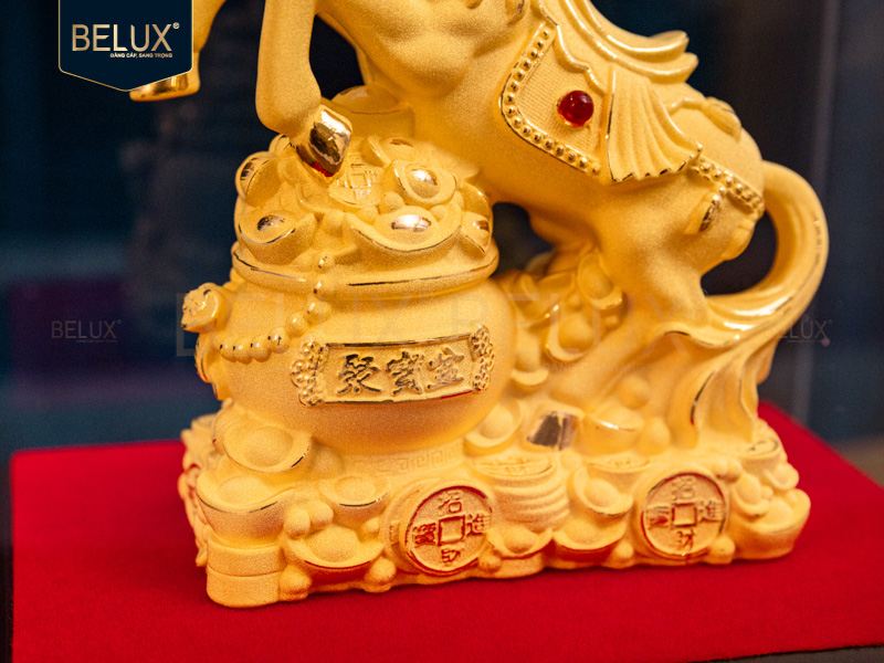 Tượng Ngựa Hũ Tiền dát vàng cát&nbsp;8.8x3.9x11.3cm